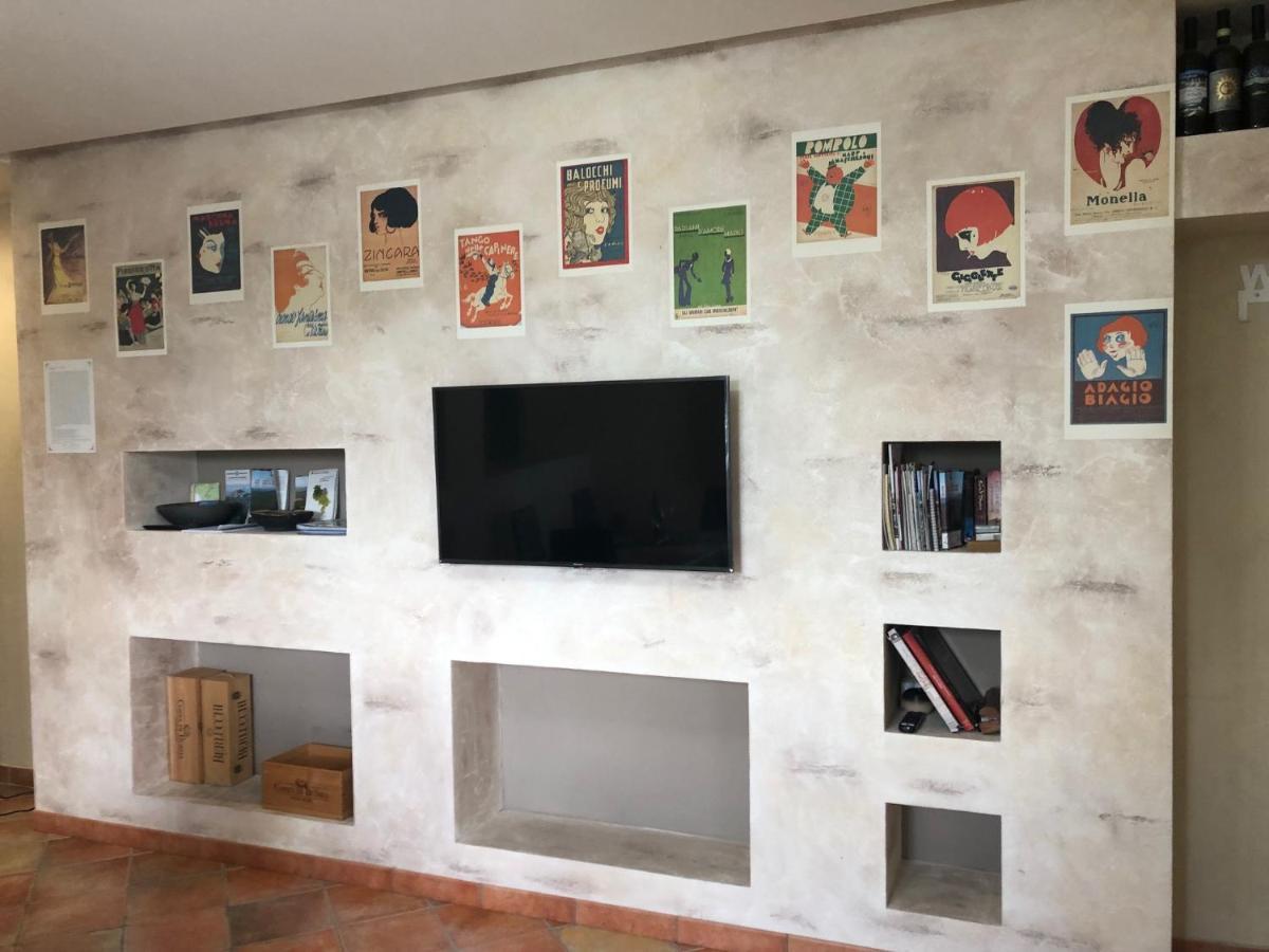 La Casa Blu Apartment Montegrosso d'Asti ภายนอก รูปภาพ